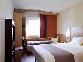 Ibis Avallon Hotel 3*